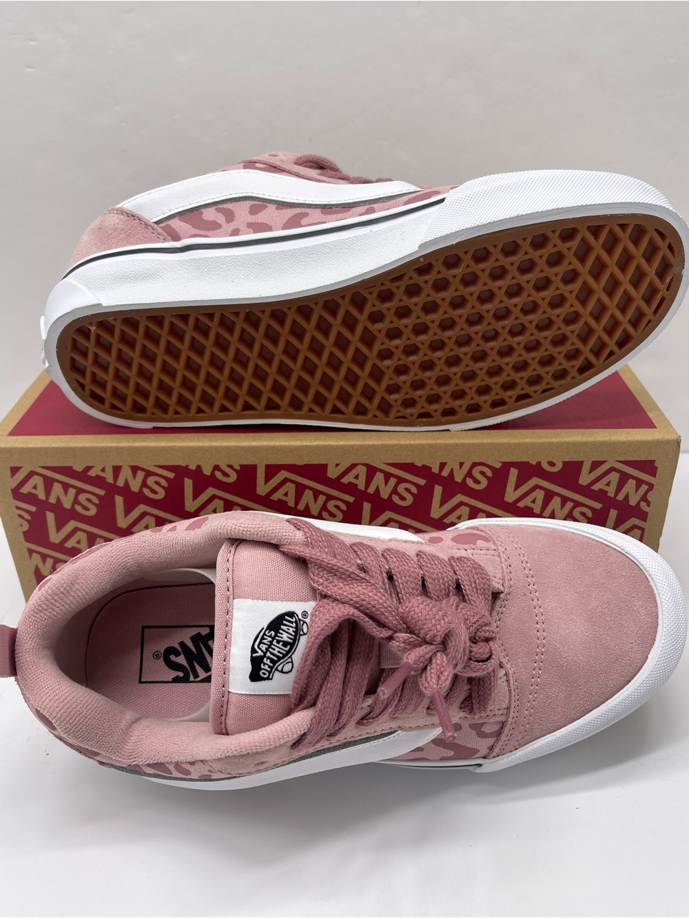 Vans WMNS Knu Skool
LEOPARD Misty Mauve
VN000D2TFPR Sneakers Skate
Leopard - Picture 3 of 15